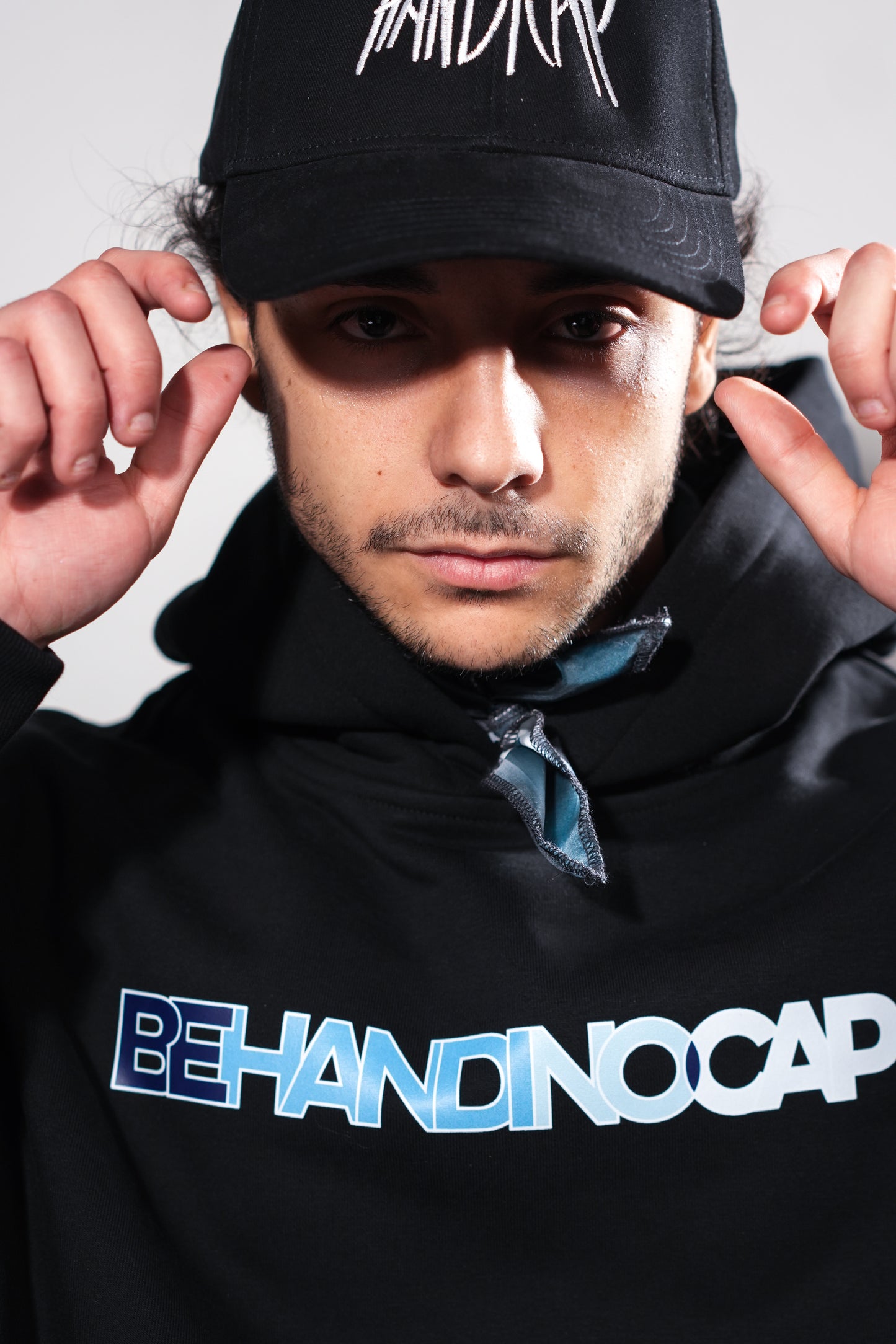 Gorra negra Race Blue Handicap 001